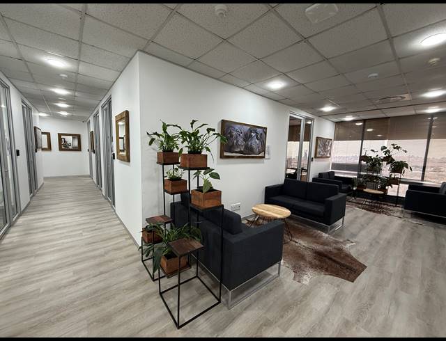 25.40M² SERVICED OFFICE TO LET IN BRAAMFONTEIN WERF